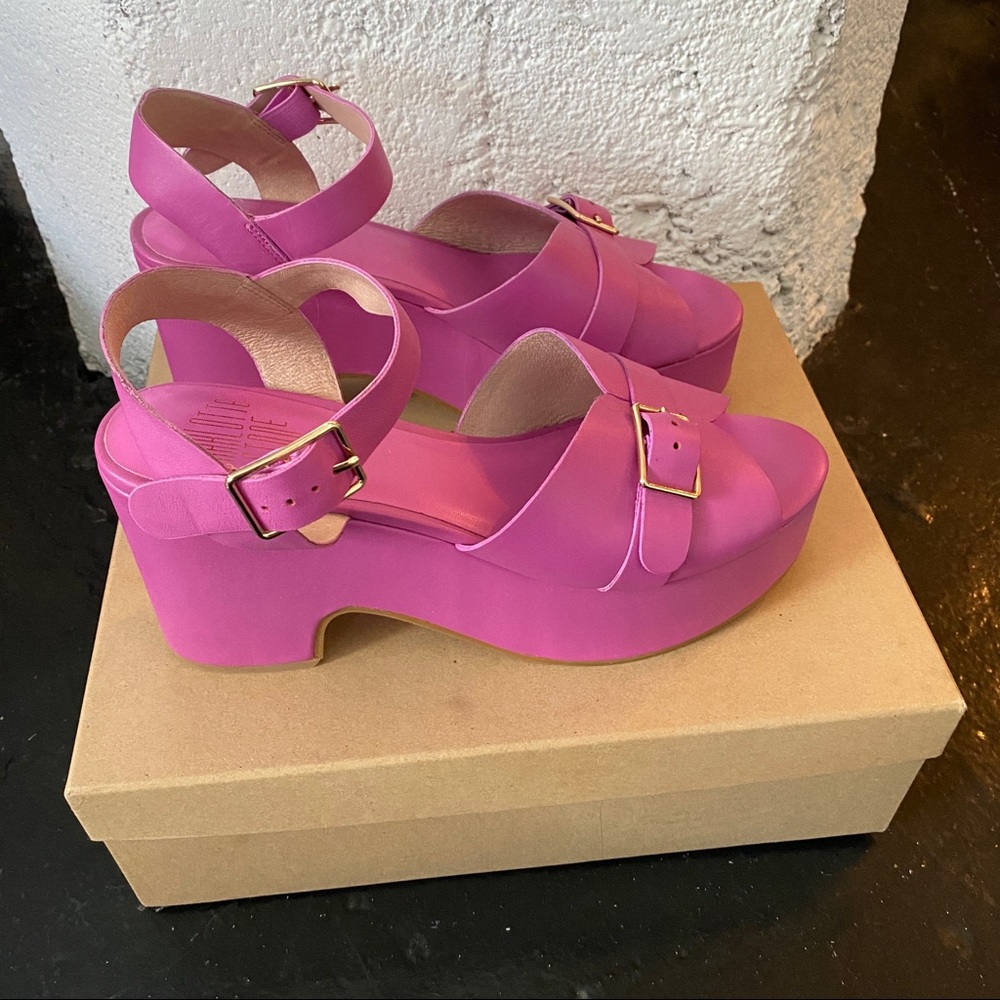 NIB charlotte stone RAF sandals